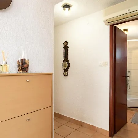 Apartman Umpa Omisalj Exterior photo