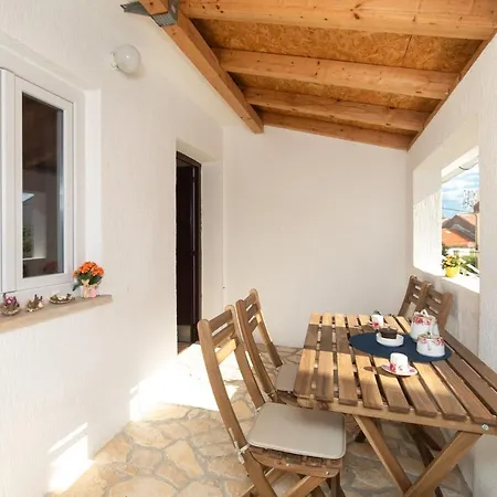Apartman Umpa Omisalj Exterior photo