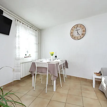 Apartman Umpa Omisalj Exterior photo